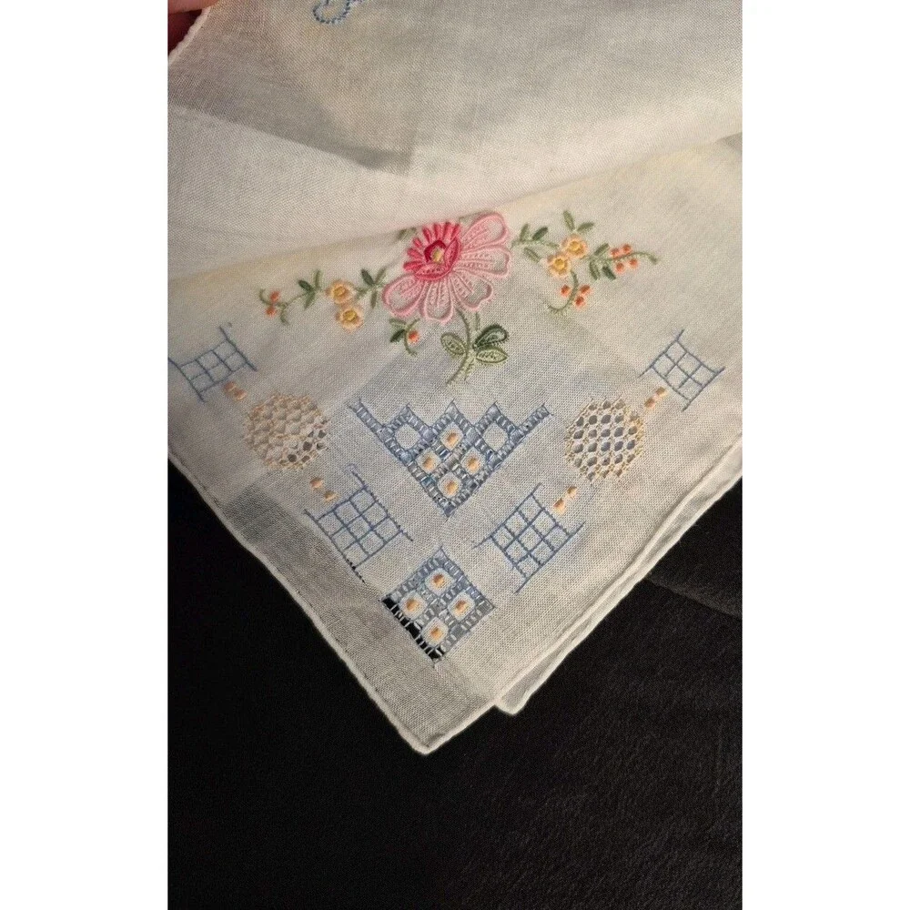 New Vintage JC Penny Embroidered Hankerchiefs Hand Rolled Flower  Hankerchief